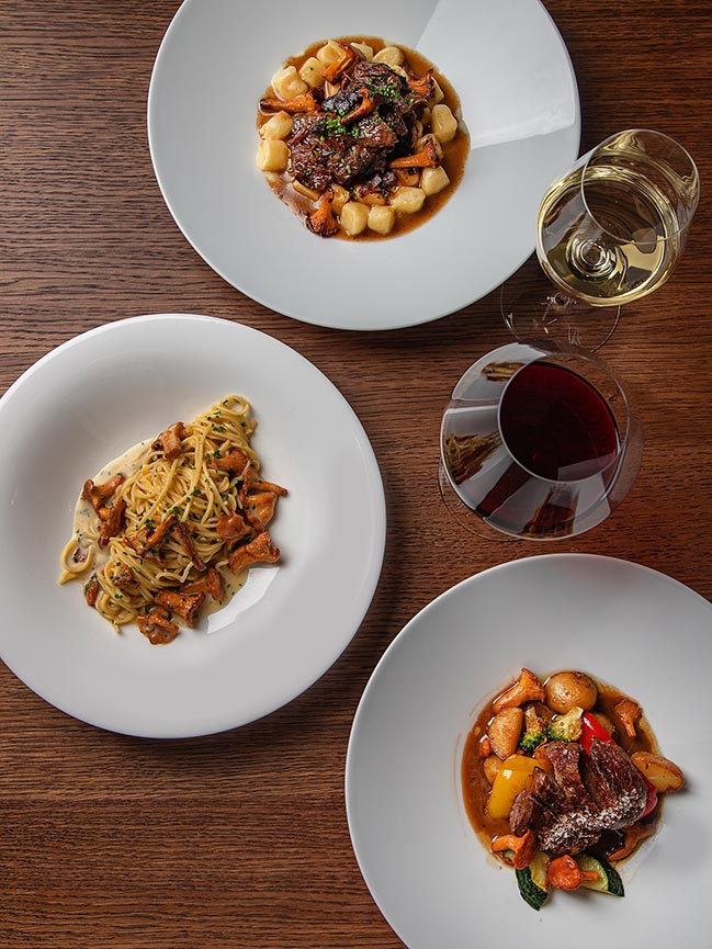 Страви з лисичками у ресторані Vino e Cucina Страви з лисичками у ресторані Vino e Cucina