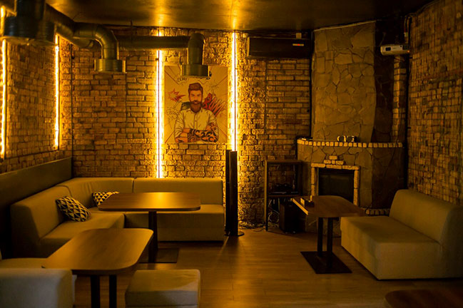 Біля Арсенальної відкривається концептуальний кальян-бар на честь Енді Уорхола Біля Арсенальної відкривається концептуальний кальян-бар на честь Енді Уорхола