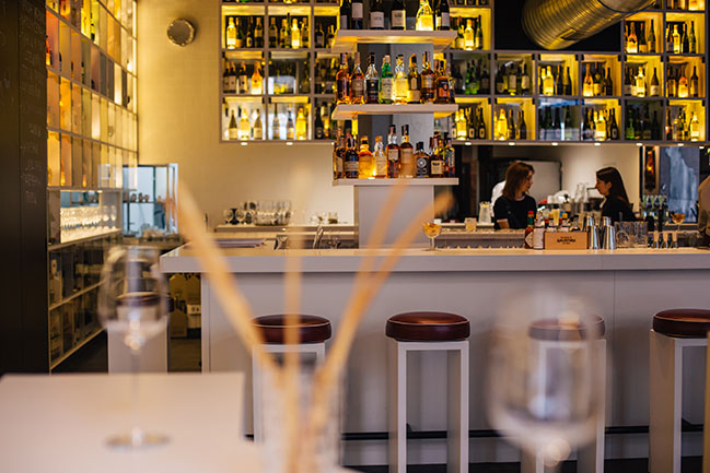 Новий WHITE Bar на Шота Руставелі - місце, де на чолі - вино!