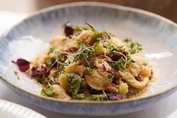 Сезон спаржі у ресторані 