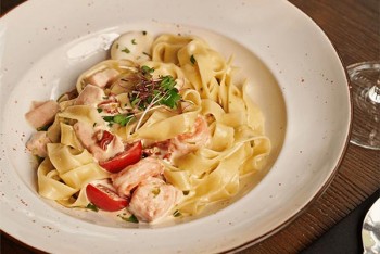 Середземноморська кухня у ресторані 