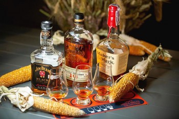 Бурбони в ресторані 