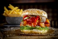 В Киеве приготовили самый дорогой гамбургер