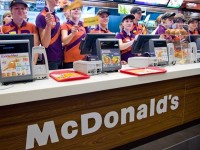 У Польщі спорожніли 300 МакДональдсів
