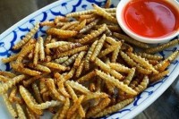 В Лондоне начали есть гусениц!