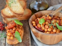 У Празі годують простроченими продуктами