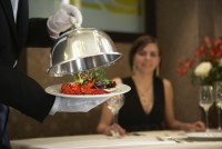 Три официантки получили чаевые в размере 15000$