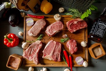 Доставка стейків і продуктів BBQ з ресторану 