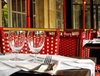 Французским ресторанам раздадут смайлики