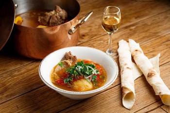 Ексклюзивні страви з гиссарского баранчика в ресторані 