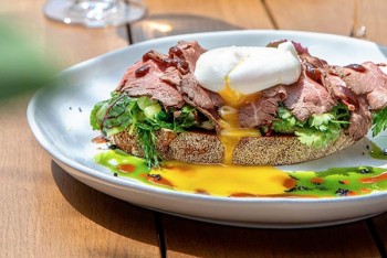 Сніданки у ресторані 