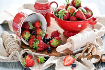 From summer with love: полуничне меню в ресторанах Києва