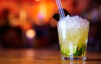 По Києву за коктейлями: популярні бари столиці