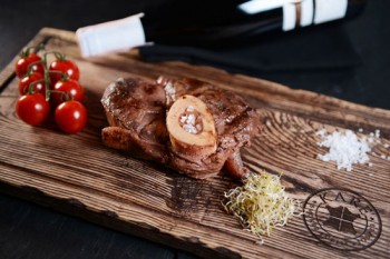 М'ясо, вино і віскі: ресторан KARE Grill&Josper біля площі Перемоги в Києві