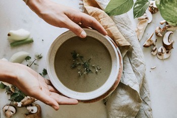 Зігріваємось першими: супи в ресторанах Києва