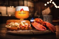 Не в бровь, а 