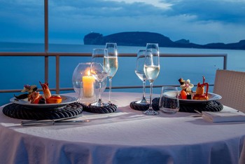 Ресторани біля води: 7 закладів, де можна відшукати літню прохолоду