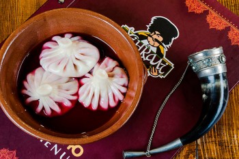 Розмови про грузинську кухню з директором ресторану 