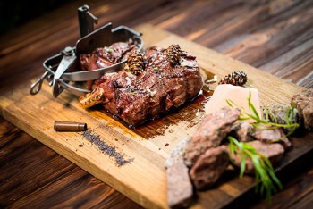 Гастрономічний нокдаун: всі грані м'яса в новому меню ресторану 